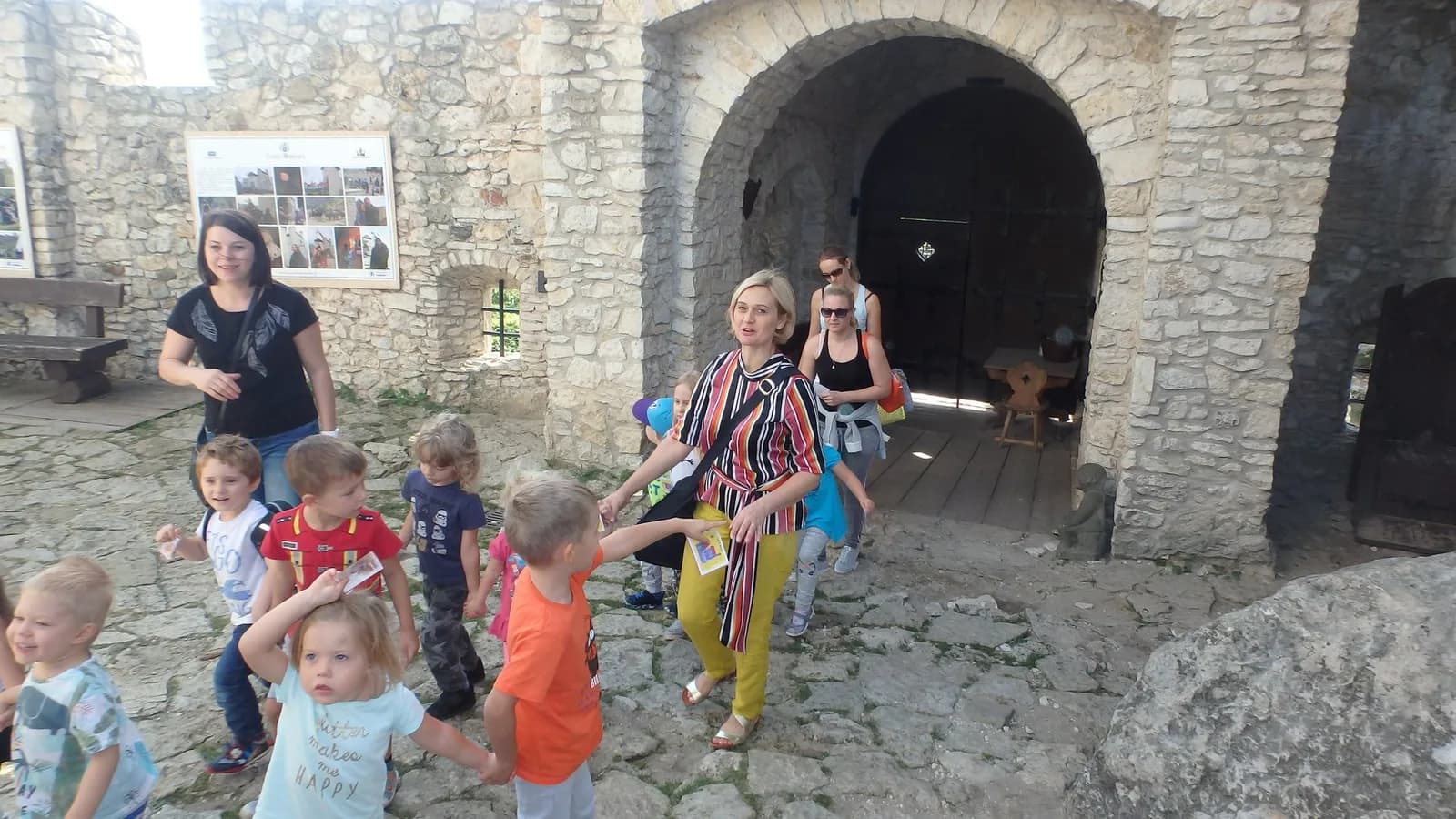 Dzieci na wycieczce